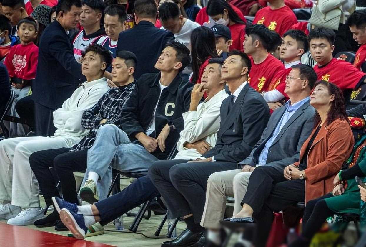 中国队带队取胜！，Ming重要时刻夺冠引发球迷热议(中国队包揽全部冠军)